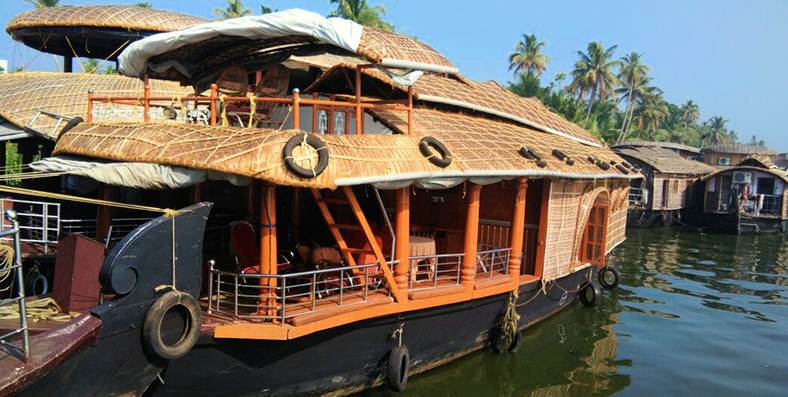 1 Bed Room Deluxe Houseboats In Kerala Pickadly Houseboats