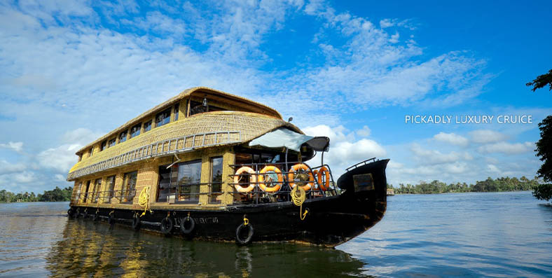 4 Bed Room Deluxe Houseboats In Kerala Pickadly Houseboats